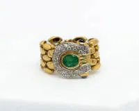 Bague, or jaune 18 ct, émeraude env. 0,50 ct, diamants env. 0,73 ct, deux cabochons de saphir env. 0,20 ct, env. 9,6 g, taille 53