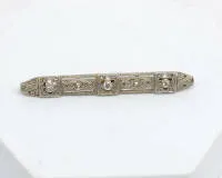 Art Deco brooch, 18kt yellow gold/platinum 950, three diamonds, small diamond roses, approx. 3.3 g, approx. 55 mm long