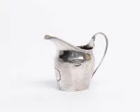 Pot à crème, George IV, Angleterre, vers 1834, argent 925, poinçon de maître SP, décor en relief gravé, H. 10,5 cm, env. 119 g