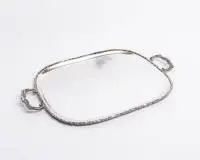 Plateau, Mexique, argent 925, forme rectangulaire aux coins arrondis, deux poignées, bord légèrement surélevé avec décor en relief ornemental, 48,5 x 31,5 cm, env. 1 087 g