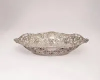 Durchbruchschale im barocken Stil, 20. Jh., Silber 800, Rosendekor, 4 x 20.5 x 14.5 cm, ca. 146 g