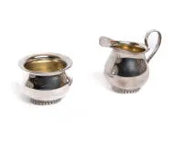 Konvička na smetanu a cukřenka, Wilkens, stříbro 835, každý s perlovým okrajem, v. 7 cm / 4,5 cm, celkem cca 113 g