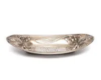 Secesní mísa, stříbro 925, New York, kolem 1900, Whiting Manufacturing Co., podlouhlá mísa s repoussé dekorem orchidejí a monogramem "ER" na dně, zespodu značeno "STERLING / 7010" a značkou výrobce, 5 x 33 x 18,5 cm, cca 261 g
