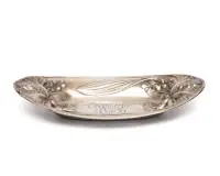 Coupe Art nouveau, argent 925, New York, vers 1900, Whiting Manufacturing Co., coupe oblongue avec décor d'orchidées repoussé et monogramme "ER" sur le fond, marquée au revers "STERLING / 7010" et poinçon du fabricant, 5 x 33 x 18,5 cm, env. 261 g