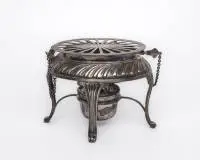 Chauffe-plat, argent 925, Londres, G&S Co Ltd., corps ovale avec couvercle rabattable, celui-ci sécurisé par des goupilles, quatre pieds galbés, 12 x 16,5 x 14 cm, 493 g, soudure