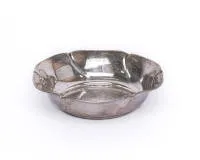 Coupe, argent 830, décor martelé, H. 4.5 cm, ø env. 17.5 cm, 164 g
