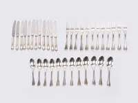 Argenterie Augsburger Faden, argent 800, 36 pièces, marque August Stockem, poinçon impérial, 12 fourchettes et 12 cuillères, plus 12 couteaux