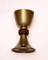 Calice de messe avec patène et cuillère, Trèves, années 1980, orfèvre Hans Alof, argent 925 doré, tige avec rhodonite, plaque de base avec dédicace au verso, étui d'origine doublé de velours bleu, H. 18,5 cm, ø patène env. 14,5 cm, poids total 984 g
