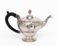 Silver teapot, London, late 18th/early 19th century, sterling silver, bulbous body on profiled round foot, richly chased rose and rocaille decoration, curved spout, hinged lid with peg-shaped finial and blackened...