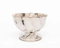 Coupe sur pied, Italie, Palerme, 20e s., argent 800, paroi à côtes spiralées, H. 10 cm, env. 229 g