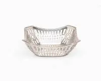Petite coupe ajourée en argent, Hessenberg, 20e siècle. Argent 800, paroi avec décor ajouré géométrique, env. 9,5 x 9,5 cm, env. 80 g