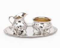 Milchkännchen und Zuckerschale auf Tablett, Wilkens, Bremen, Silber 835, innen vergoldet, zus. ca. 283 g