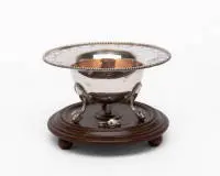 Brasero sur pieds en griffes, Amsterdam, 1790, argent, bord avec gravure ornementale et perles extérieures, insert en cuivre, socle en bois postérieur, ø 14,5 cm, env. 185 g
