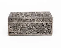 Boîte en argent, Chine, vers 1900, corps rectangulaire avec décor repoussé et ajouré de scènes rurales, env. 15 x 8 cm, env. 502 g