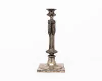 Bougeoir classique, Augsbourg, vers 1783-85, poinçon de maître FB, Friedrich Jacob Biller (1747-1810, maître dès 1782), argent 13 lots, douille en forme de vase sur tige cannelée avec guirlandes en relief, base avec...