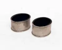 Paire de salières avec insert en verre bleu, Birmingham, T.H.H., argent sterling, verre avec éclat chacun, H. 3,5 cm, env. 82 g sans verre