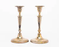Paire de bougeoirs en argent, Londres, 1898, profil ovale, cannelures sur toute la surface, base lestée, H. 29 cm, env. 2 139 g avec lest