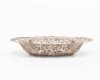Panier à amourettes, allemand, après 1888, argent 800, forme galbée, bord ajouré décor de feuilles de vigne et grappes, miroir avec relief d'amours repoussé, dédicace gravée et daté "1936", 5 x 26 x 17 cm, env. 220 g