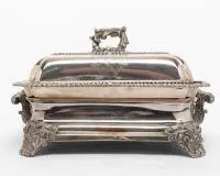 Plat de service / chauffe-plat sur réchaud, William Ker Reid, William IV, Londres, 1833, trois pièces, plat rectangulaire et couvercle bombé amovible en argent sterling 925 avec bords fortement godronnés, poignée en relief ainsi que...