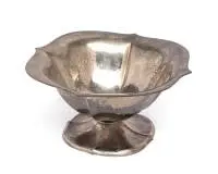 Coupe sur pied, Van Kampen, La Haye, Pays-Bas, 1956, argent 833, décor martelé, 9.5 cm de haut, ø 20 cm, env. 277 g
