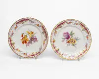 2 assiettes, KPM, Rocaille, édition spéciale, tirage 100 ex., chacune dans son écrin d'origine, env. 40 x 40 cm chacune