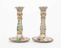 2 bougeoirs, KPM Berlin, peinture florale, décor doré, H. 18 cm