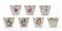 7 cache-pot, Herend, décors variés, bord ondulé avec dorure, env. 15,5 cm de haut, ø env. 18 cm