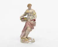 Figurka alegorie jara, Míšeň značka zkřížených mečů, 1. jakost, č. modelu 1686, návrh Friedrich Elias Meyer, cca 13 cm vysoká, listy minimálně odštípnuté, odřené