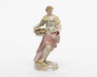 Figurine allégorie du printemps, Meissen marque aux épées croisées, 1er choix, n° de modèle 1686, dessin Friedrich Elias Meyer, env. 13 cm de haut, feuilles légèrement ébréchées, frottées
