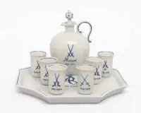 Ensemble à schnaps, Meissen, marque aux épées, 2e choix, composé de : pichet, plateau, 6 verres à schnaps
