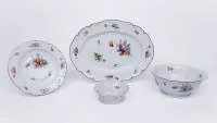 Nymphenburg, 2 ovale Platten, 1 durchbrochen gearbeiteter Korb, 1 Schale, Nymphenburger Bukett, Korb mit Perlrand, violett