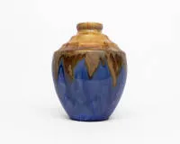 Vase, Gilbert Metenier (1876 - 1939), Art Déco, France, vers 1920/30, signé au revers "G. Metenier", grès avec glaçure polychrome, épaulement étagé, H. 22 cm