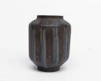 Soubor tří váz, dvakrát Ruskin, Anglie (1929 a 1930) a jednou studiová keramika značená "fg77", v. 17 - 23 cm.