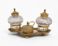 Encrier, laiton, probablement Russie, Empire, vers 1810, env. 10 x 16,5 x 13 cm, un récipient en verre avec éclat au bord inférieur