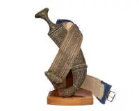 Dague / Jambiya, 19e/20e s., Yémen, large lame courbée à nervure centrale, fourreau et poignée avec montures en argent ornementales, ceinture bijou, longueur totale 33,5 cm, poignée avec baguette en argent desserrée.