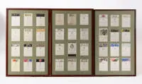 Étiquettes de vin particulières de Château Mouton Rothschild, trois cadres avec un total de 36 étiquettes de vin, étiquettes collées, chacune 80 x 50 cm, u.G.g.