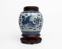 Covered vessel (so-called ginger jar), China, Qing dynasty, probably Kangxi period (1662-1722). Porcelain with underglaze blue, squat baluster body, decorated all around with a flying phoenix (Fenghuang) among clouds and flame motifs;...