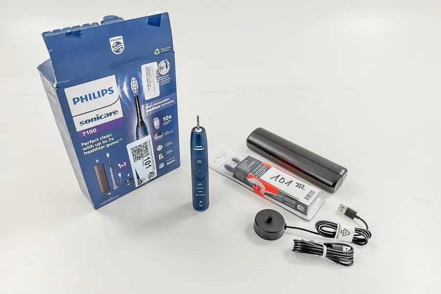 Elektrický zubní kartáček Philips Sonicare 7100