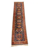 Tapis oriental Karadja (?), 11 médaillons, bordure triple, motifs floraux, env. 3,97 x 0,90 m