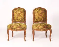 Paar rococostoelen, Denemarken, rond 1750, gesneden beuken, bloemdecoratie deels verguld, H. 90 cm