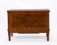 Commode Louis XVI "sans traverse", probablement Allemagne de l'Ouest/Palatinat ou Rhin moyen, vers 1780/85, corps en résineux, placage et marqueterie de noyer et bois divers