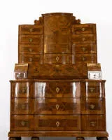 Baroque tabernacle secretary a trois corps, South German, circa 1750/60, walnut, walnut burl and others veneered on softwood