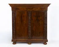 Armoire baroque nord-allemande, vers 1720, frise ou Bas-Rhin, noyer et loupe de noyer plaqués sur chêne