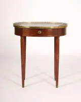 Table d'appoint classique, Louis XVI, France, vers 1780, estampillée F. SCHEY, acajou, corps ovale avec tiroir et plateau en albâtre blanc dans galerie en laiton ajourée sur quatre pieds ronds coniques, dessous avec estampille...
