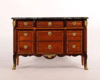 Grande commode classique, Transition / Louis XVI, France, vers 1770, double estampille J.B. VASSOU / JME, placage de palissandre et acajou sur chêne, six tiroirs sur trois niveaux, corps en saillie au centre avec cannelures marquetées aux angles...