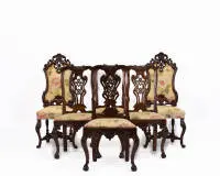 Ensemble de 4 chaises baroques, Angleterre, George II, vers 1750, noyer massif, dossier ajouré sculpté, ceinture galbée sur pieds galbés à griffes et boules, H. env. 90 cm; Paire de 2 chaises baroques, Espagne, probablement historicisme, 19e s., noyer massif, richement sculpté de nombreuses volutes et décor d'acanthe, H. env. 120 cm. Garnitures complétées