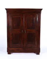 Armoire Biedermeier, 1er tiers 19e s., noyer (?) teinté foncé, corps à deux portes aux angles arrondis en construction à caissons, 192.5 x 152.5 x 56 cm