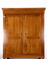 Armoire, Biedermeier, vers 1825, merisier massif, corps à deux portes, env. 217 x 188 x 62 cm, état restauré
