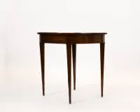 Fine chess table, South German or Swiss, circa 1800, walnut and other veneers, round top with finely marquetry chessboard surrounded by star inlays and ornamental decoration, parqueted underside, apron with continuous inlaid band decoration,...