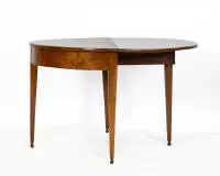 Grande table de jeu ou console demi-lune, Biedermeier, 1er tiers du 19e s., probablement noyer, plateau demi-circulaire rabattable sur pieds carrés coniques, env. 75 x 120 x 60 (120) cm